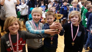 Amager Fælled Skole vinder pokalen ved KM i skoleskak
